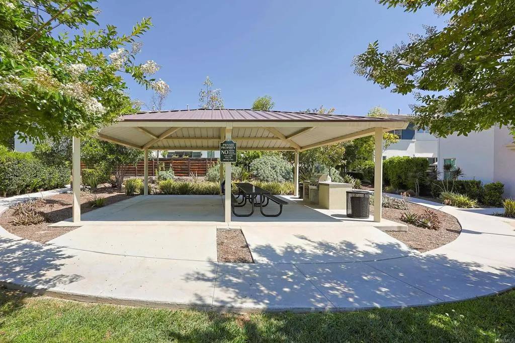 https://cdn.realtyfeed.com/cdn/127/306746991/43d65bd79317fa8faeeffc181cc15413.webp