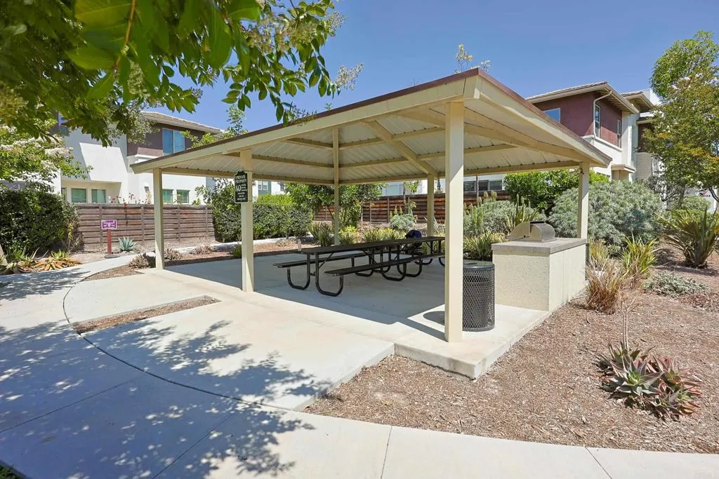 https://cdn.realtyfeed.com/cdn/127/306746991/4edb8ef870e565a24ba02ddc7bde4690.webp