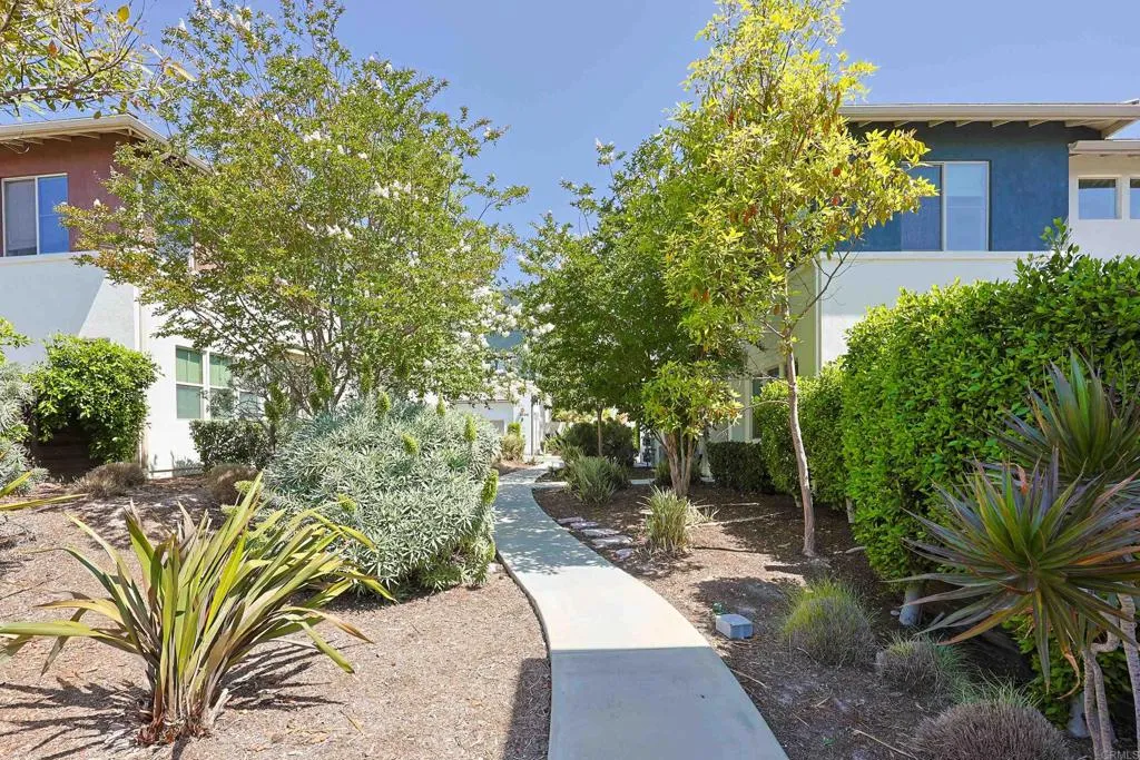 https://cdn.realtyfeed.com/cdn/127/306746991/54dbf8ea2bf878b0281d418626a5162f.webp