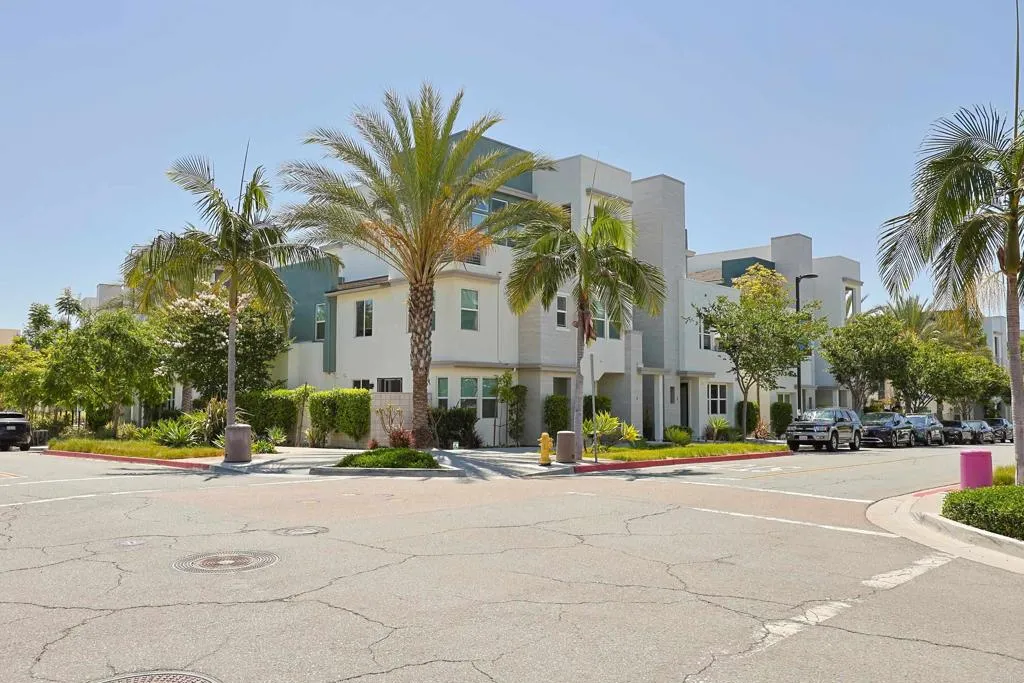 https://cdn.realtyfeed.com/cdn/127/306746991/7f3cfb748136d669f3376ec0610b8e79.webp