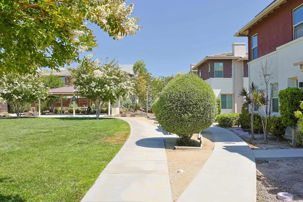 https://cdn.realtyfeed.com/cdn/127/306746991/b64f3f912ffd2018717a08dfa830bb3a.webp