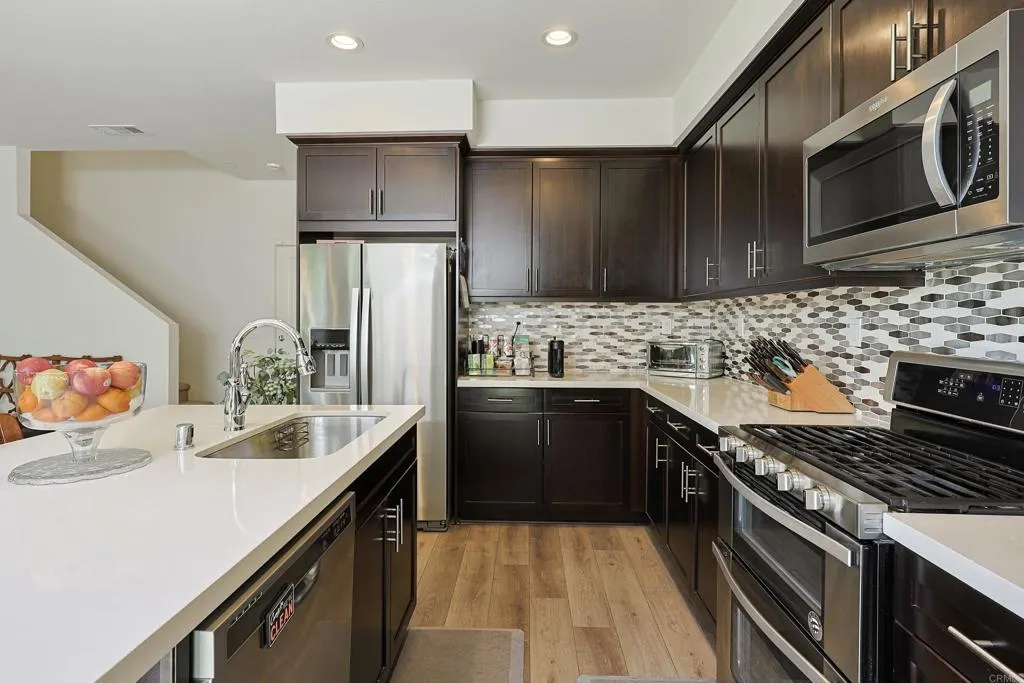 https://cdn.realtyfeed.com/cdn/127/306746991/da559195dd9b14579f77f4a1a5147623.webp