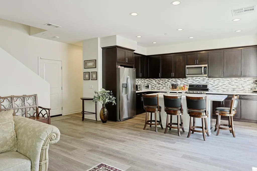 https://cdn.realtyfeed.com/cdn/127/306746991/f6dbff59784815e5967aee6b2d7c4e0c.webp