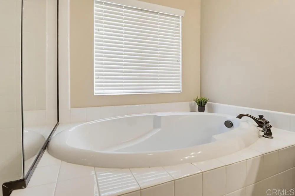 https://cdn.realtyfeed.com/cdn/127/306747008/a3af395754cd38b748b802b16f979c63.webp
