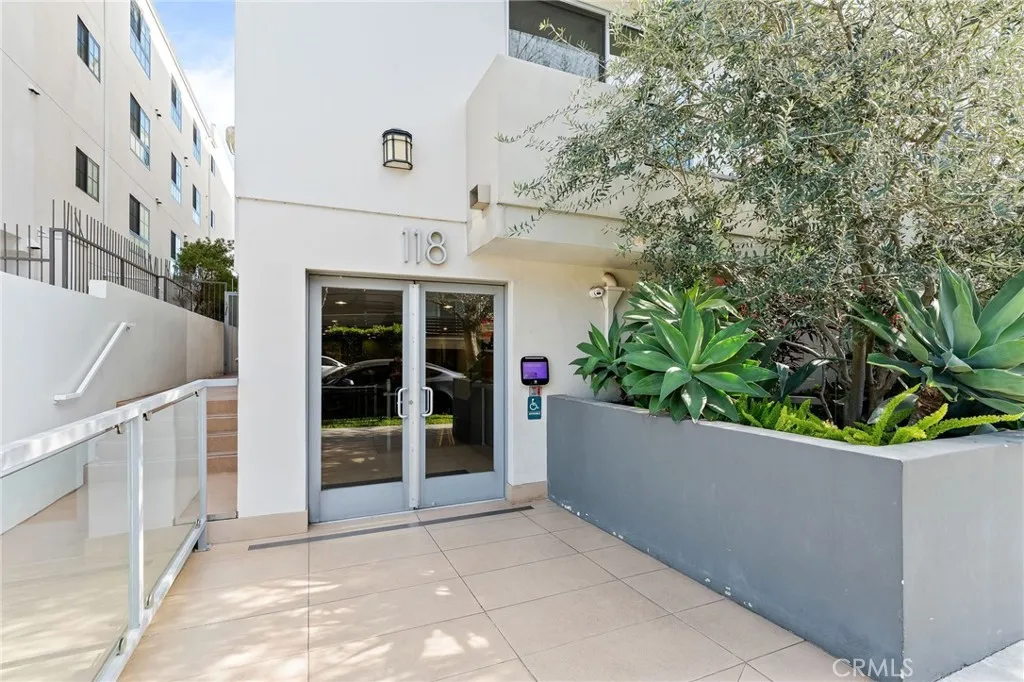 118 N Kings Rd Unit 201, Los Angeles, CA 90048 - Photo 3 of 36, Los Angeles, CA