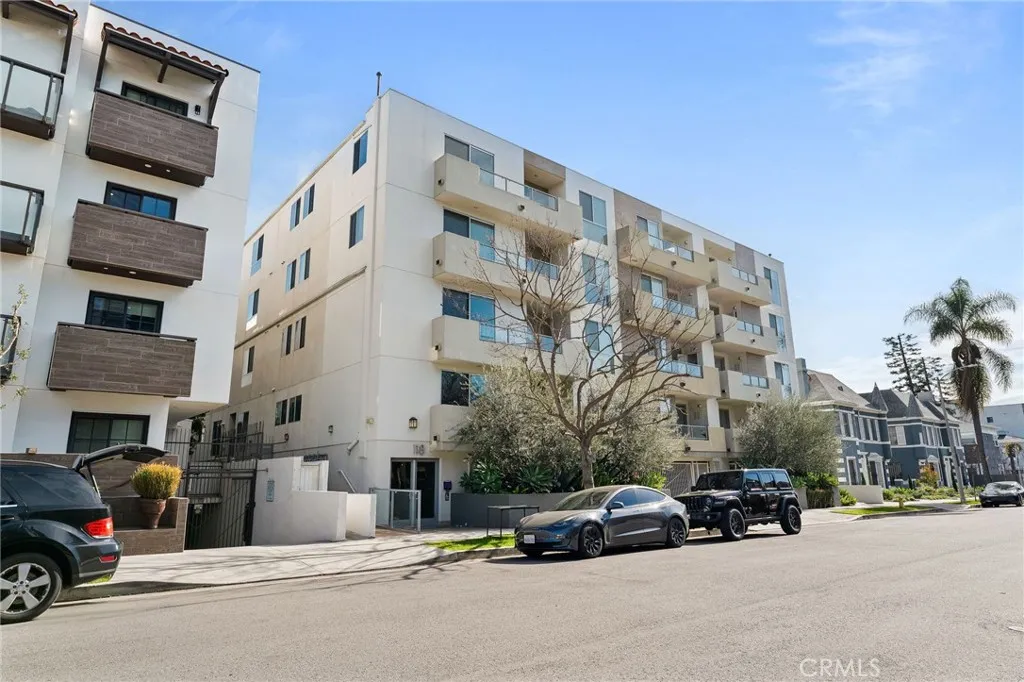 118 N Kings Rd Unit 201, Los Angeles, CA 90048 - Photo 2 of 36, Los Angeles, CA