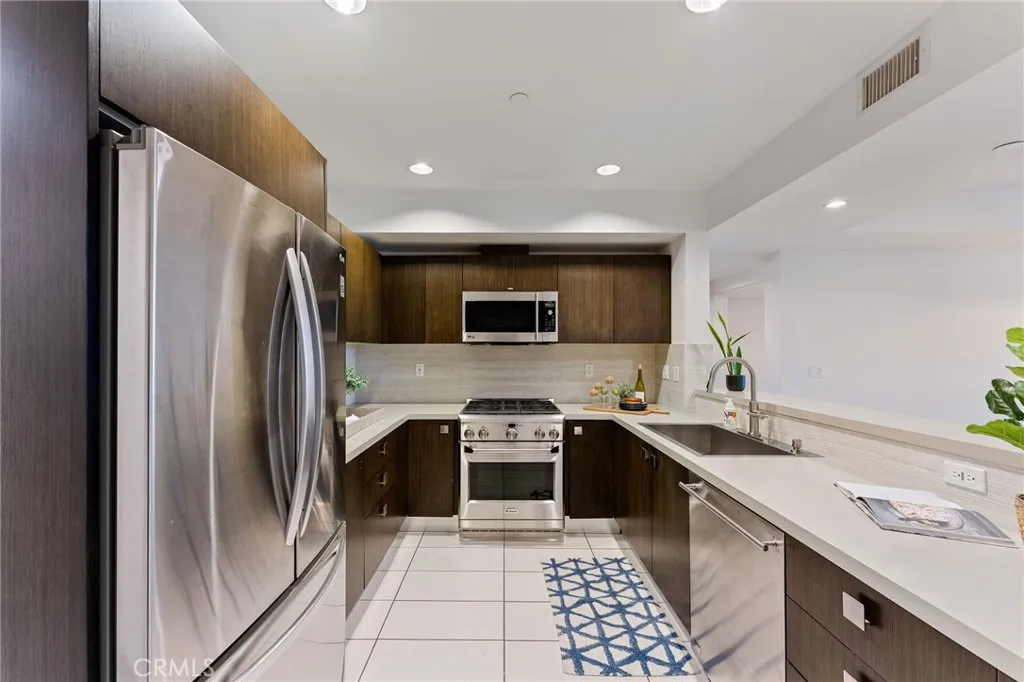 118 N Kings Rd Unit 201, Los Angeles, CA 90048 - Photo 5 of 36, Los Angeles, CA