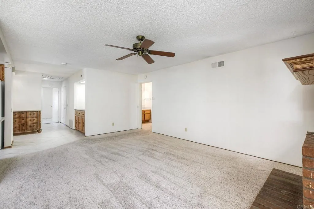 https://cdn.realtyfeed.com/cdn/127/306747018/09df9cc277137c45cb52aca8435d3b4b.webp