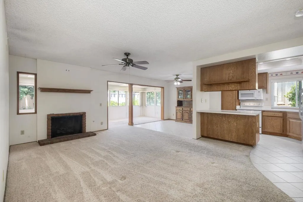 https://cdn.realtyfeed.com/cdn/127/306747018/4262ce4e2eee60c01c9bc421fe67f5af.webp