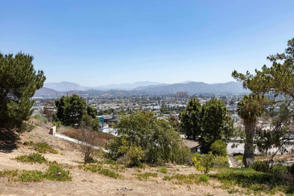 https://cdn.realtyfeed.com/cdn/127/306747020/053c890aae6e3293e063419c1a275844.webp
