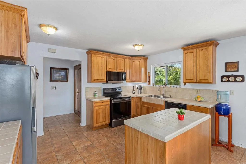 https://cdn.realtyfeed.com/cdn/127/306747020/ba477c4bdd89b5bb0b558c16c623b705.webp