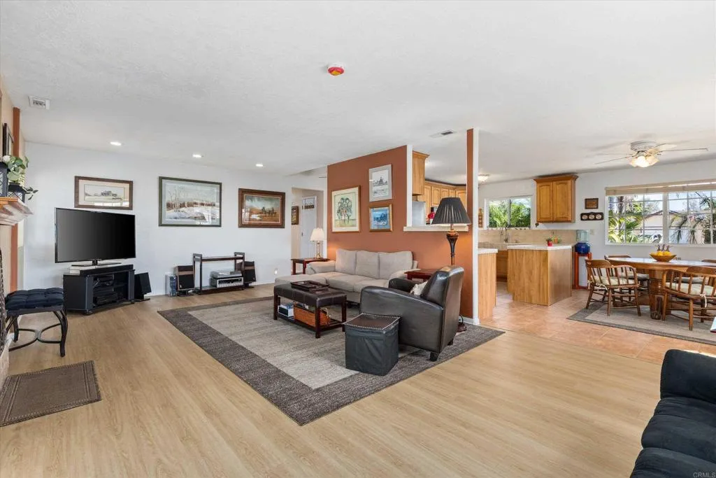 https://cdn.realtyfeed.com/cdn/127/306747020/cb4020bffa62735aa2ad5c24452f3569.webp