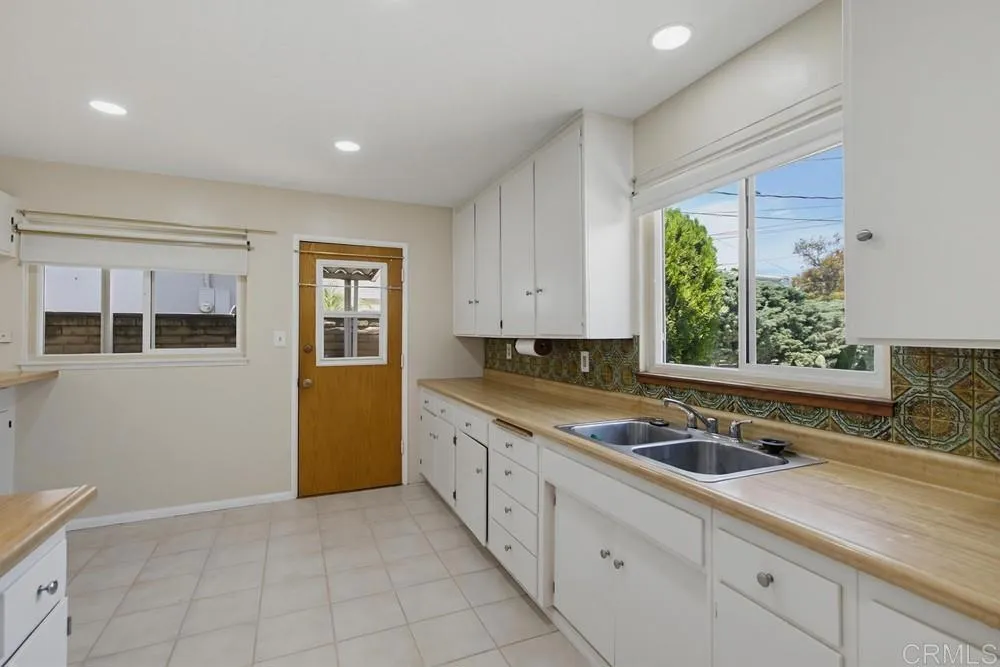 https://cdn.realtyfeed.com/cdn/127/306747021/92db0e3760ac057e69665803350ff5a2.webp