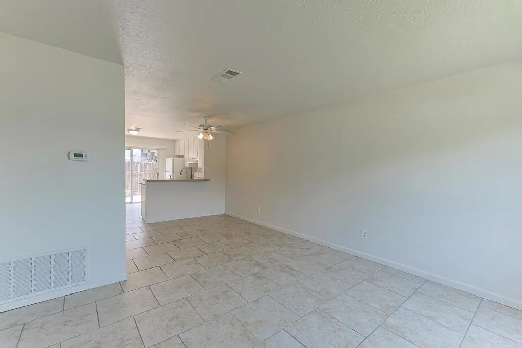 https://cdn.realtyfeed.com/cdn/127/306747045/bfec14879c2c0744805efc59ff783222.webp