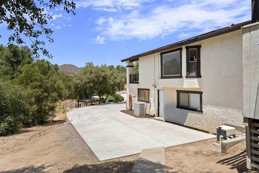 https://cdn.realtyfeed.com/cdn/127/306747068/c2727aa33e6a27a05ea2943ea90f3c0b.webp