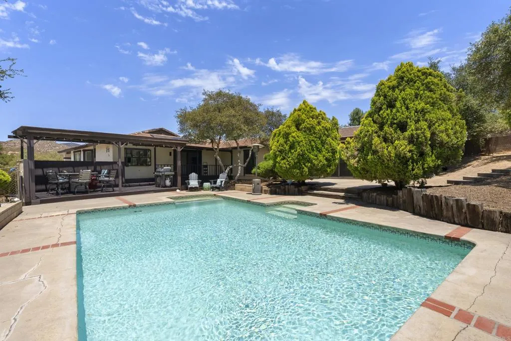 https://cdn.realtyfeed.com/cdn/127/306747068/fb33ee5233cde632921ee4a919a36108.webp
