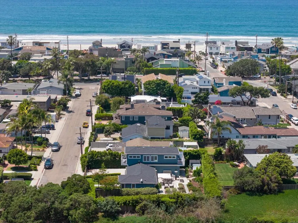 https://cdn.realtyfeed.com/cdn/127/306747111/bf184cd237418f341c1d10aa292a2723.webp