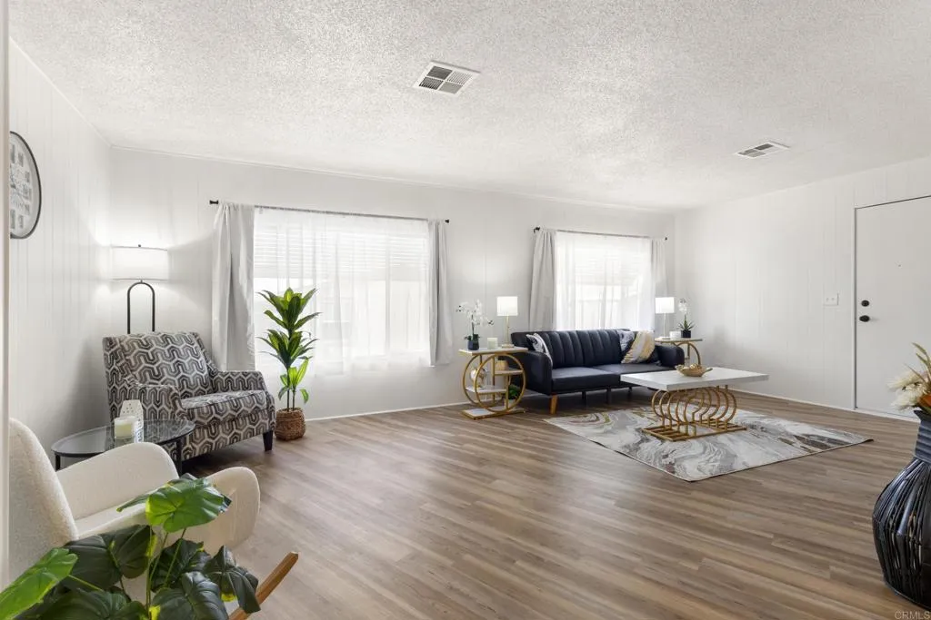 https://cdn.realtyfeed.com/cdn/127/306747158/090fde40eba5120a17019754af00681c.webp