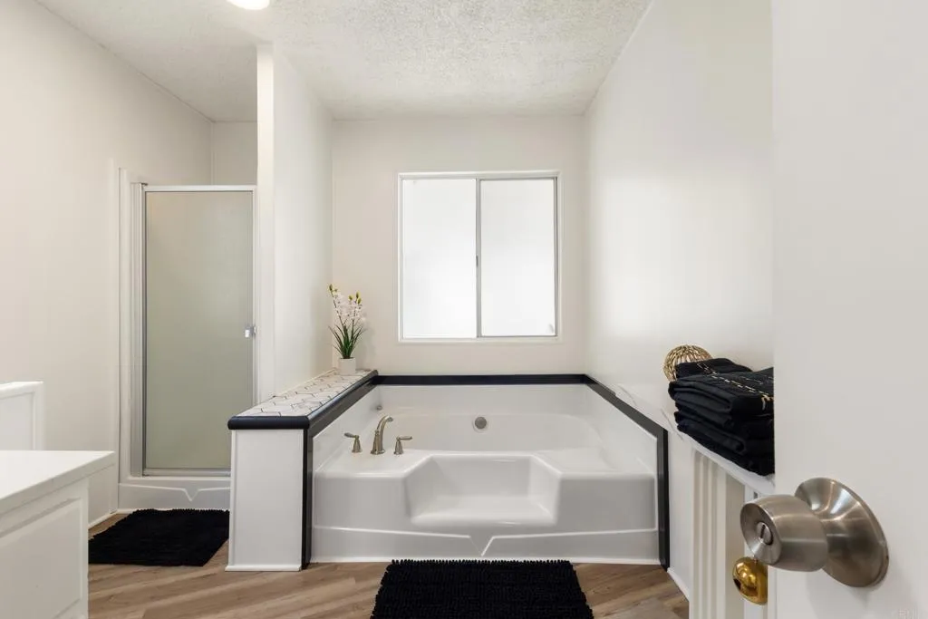 https://cdn.realtyfeed.com/cdn/127/306747158/bc98cdbbb77f686307663a6de4922b06.webp