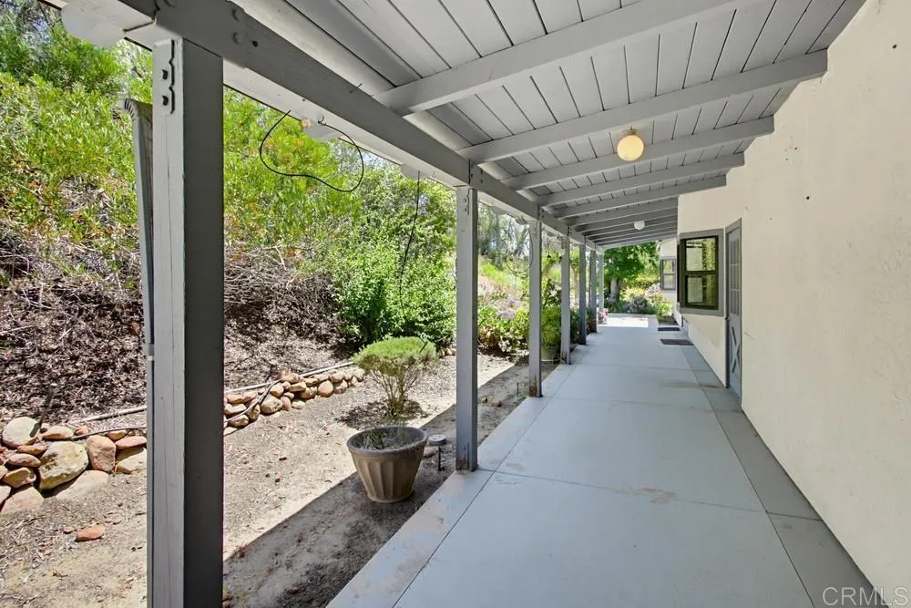 https://cdn.realtyfeed.com/cdn/127/306747167/2ef2a964e8b9d57ac99a3d479bbb1eef.webp