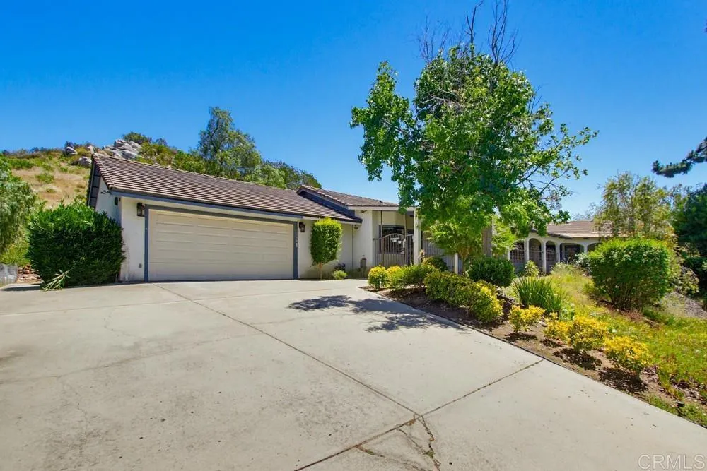 https://cdn.realtyfeed.com/cdn/127/306747167/78b2d765bdafc31175419971306a214b.webp