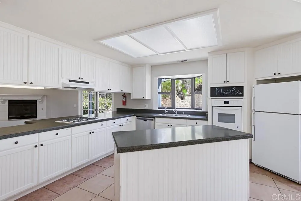 https://cdn.realtyfeed.com/cdn/127/306747167/931dce6e631d39044dc64ba6095083e4.webp