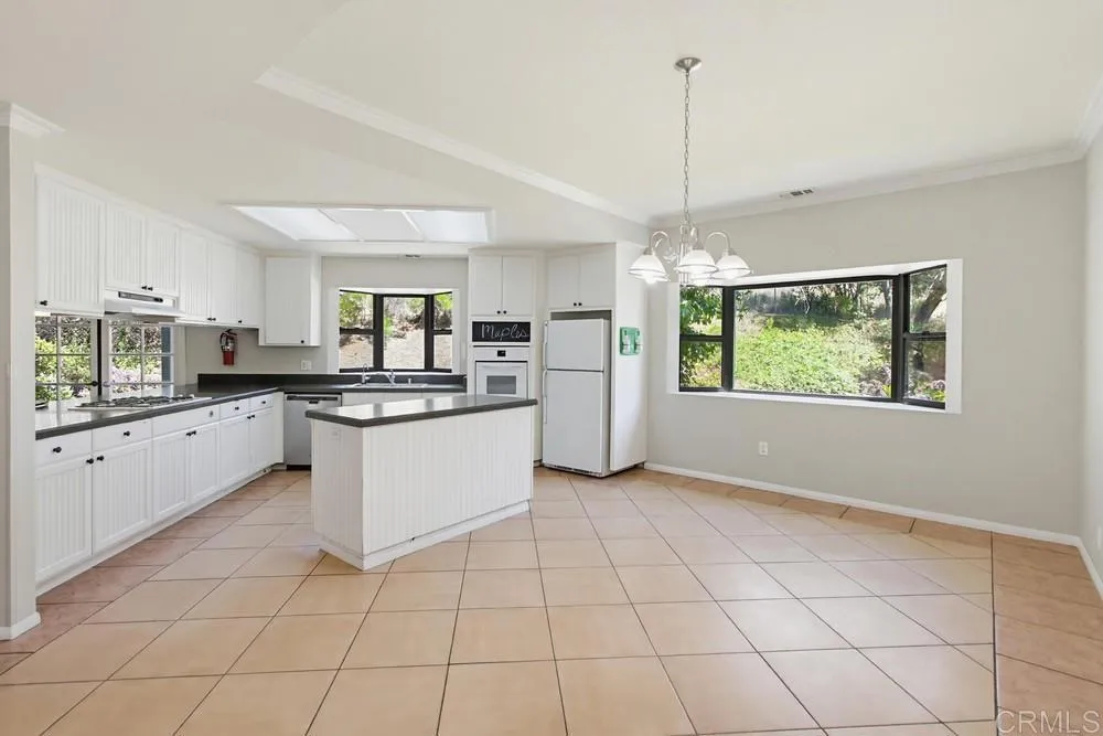 https://cdn.realtyfeed.com/cdn/127/306747167/f13f52fe3b1ad7a7dc6611cd3c70d750.webp