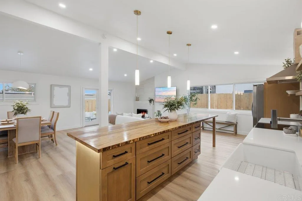 https://cdn.realtyfeed.com/cdn/127/306747173/bf71a60508d77fe320c0d20457f65567.webp