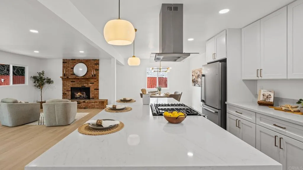 https://cdn.realtyfeed.com/cdn/127/306747179/bf2f056f0191345a9e8b032c0610ecde.webp