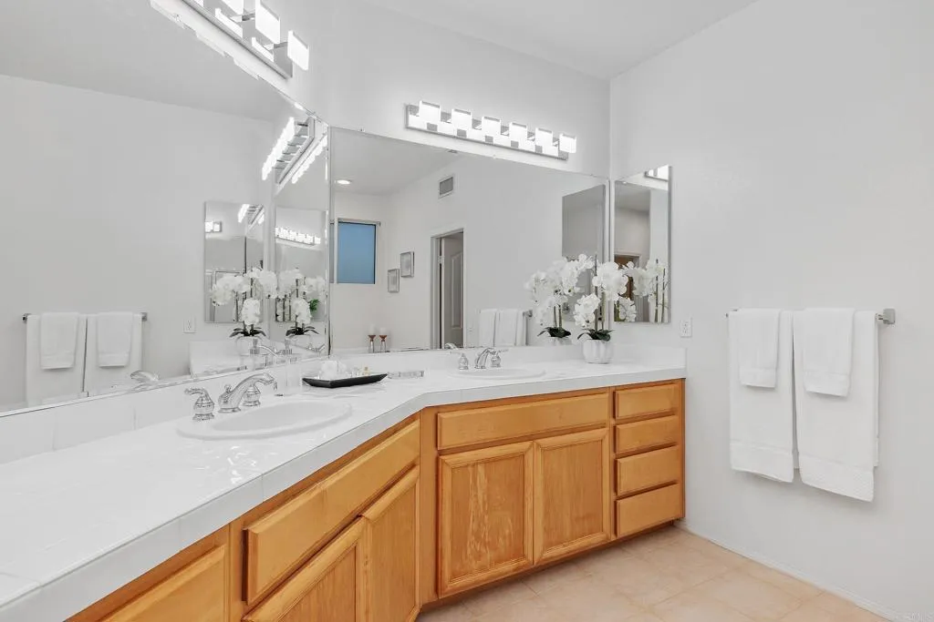 https://cdn.realtyfeed.com/cdn/127/306747224/aa58b653ed3041b02dba46eb25b12bf1.webp