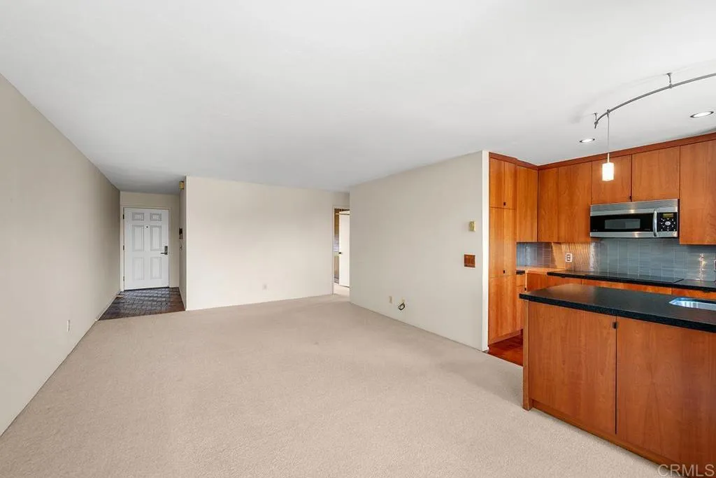 https://cdn.realtyfeed.com/cdn/127/306747238/46bff79c6c4a5d466f834aa6c7f00262.webp