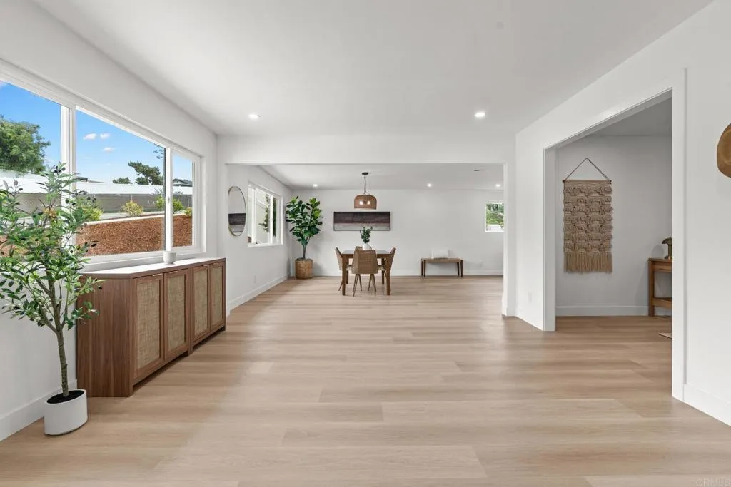 https://cdn.realtyfeed.com/cdn/127/306747239/bec75bfc1c74ce1fdc5c4d24fc009661.webp