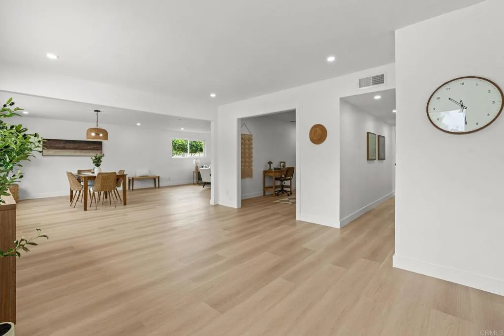 https://cdn.realtyfeed.com/cdn/127/306747239/e988cd2af0990c879c9b8734985115ca.webp