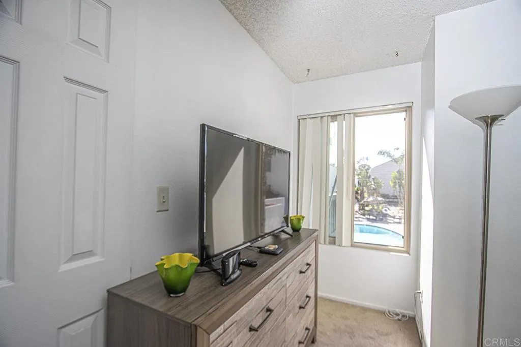 https://cdn.realtyfeed.com/cdn/127/306747288/ff4fbdb4508aa4be5d5aa8a640519374.webp