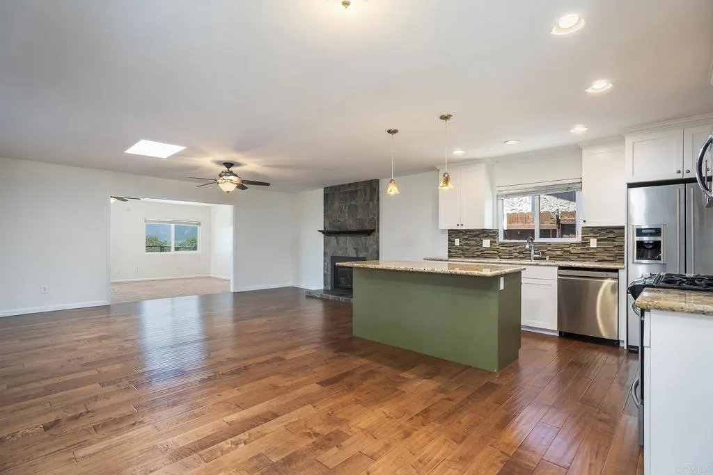 https://cdn.realtyfeed.com/cdn/127/306747290/5a261bdbfd4b72c9528e526b9f5e8faa.webp