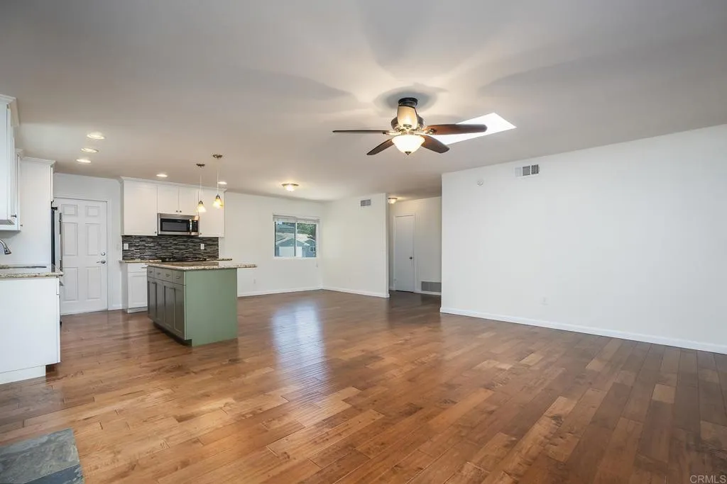 https://cdn.realtyfeed.com/cdn/127/306747290/b28dc1c6bf4caa4cc35c3c490e40fdf1.webp