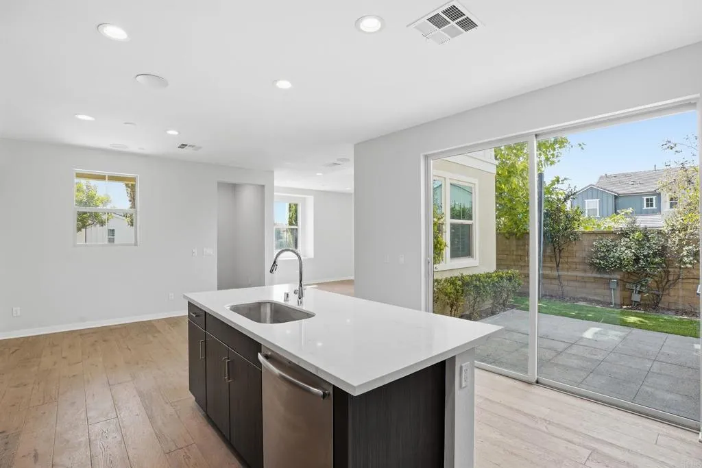 https://cdn.realtyfeed.com/cdn/127/306747312/248e1634b8b2c551733bdfd56585978b.webp