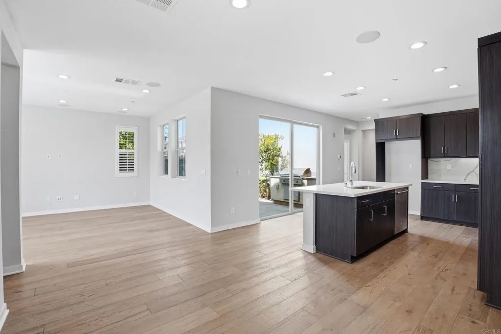 https://cdn.realtyfeed.com/cdn/127/306747312/e5bd94dd82a1daa4afc909732af52b01.webp