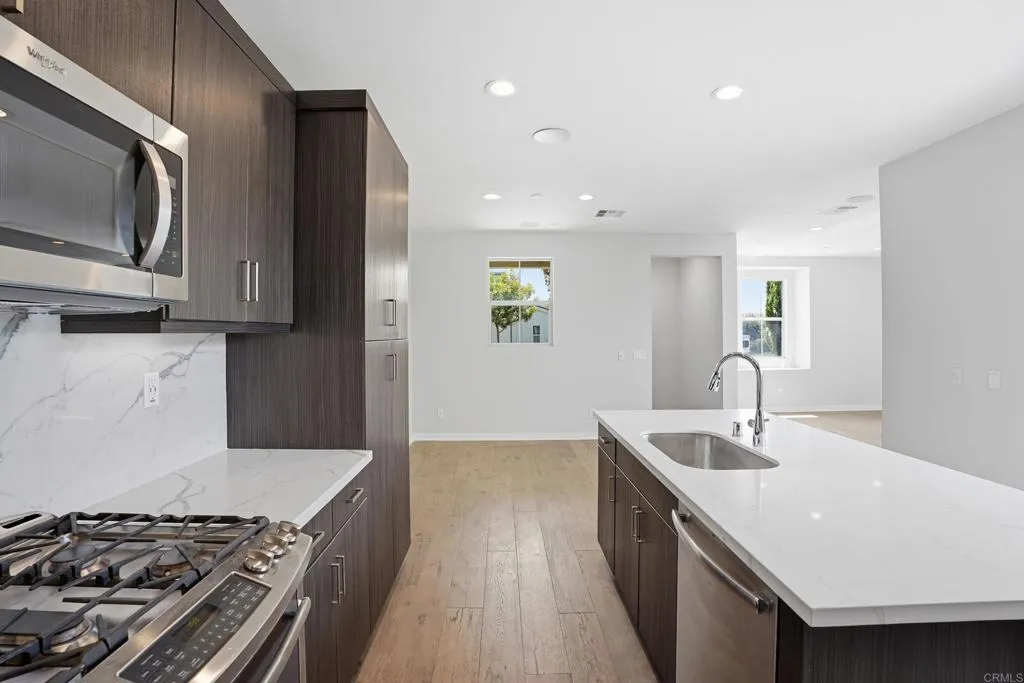 https://cdn.realtyfeed.com/cdn/127/306747312/eda703a1cc0f16e1fd33b409559fffe6.webp