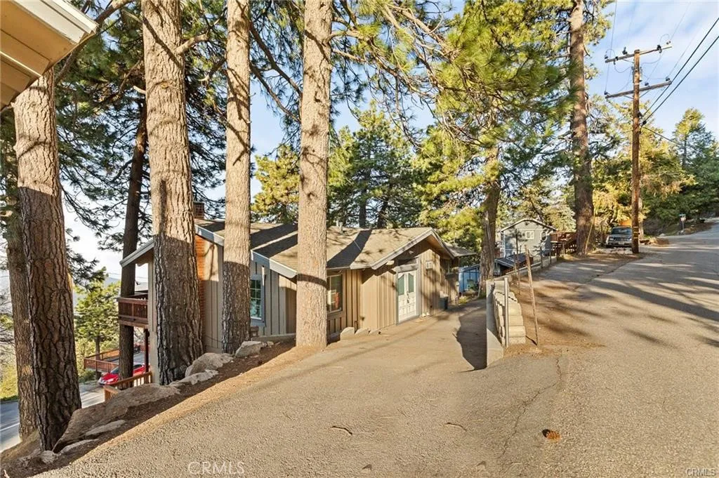 31531 Ocean View Drive, Running Springs, CA 92382 - Photo 4 of 37, Running Springs, CA