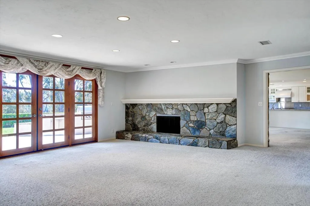 https://cdn.realtyfeed.com/cdn/127/306747335/31eca6273aefd4c952607458bb67d142.webp