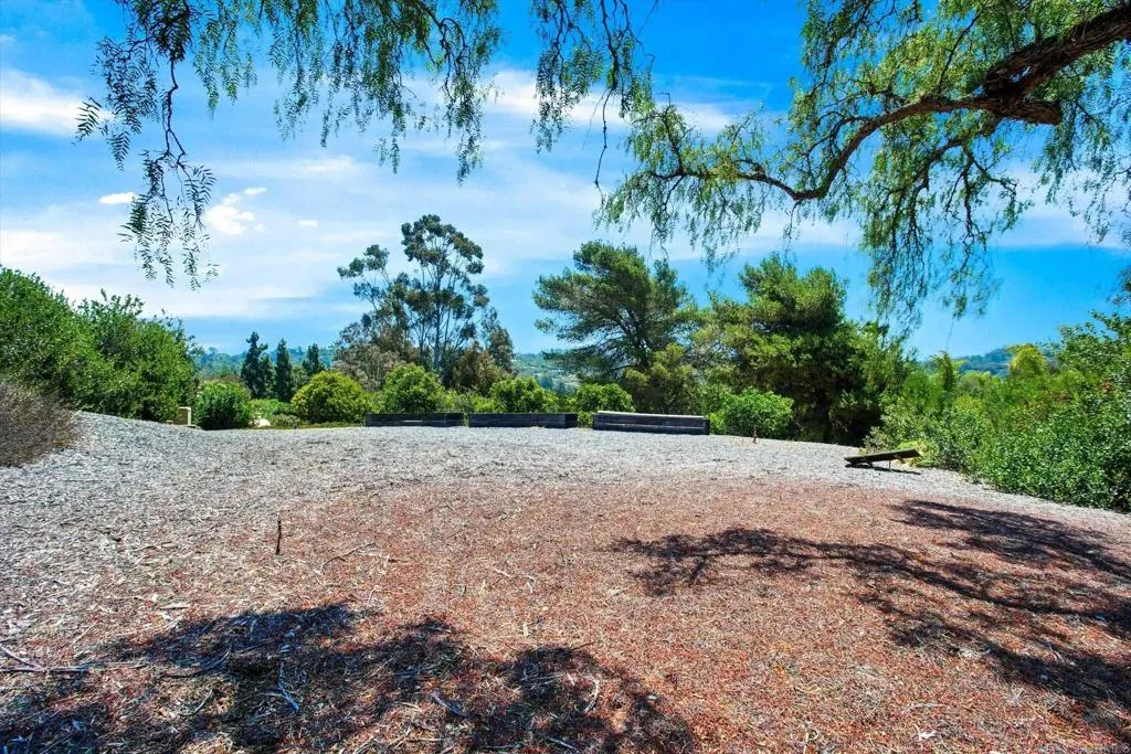 https://cdn.realtyfeed.com/cdn/127/306747335/6724a5b64b091bdcbced153575052068.webp
