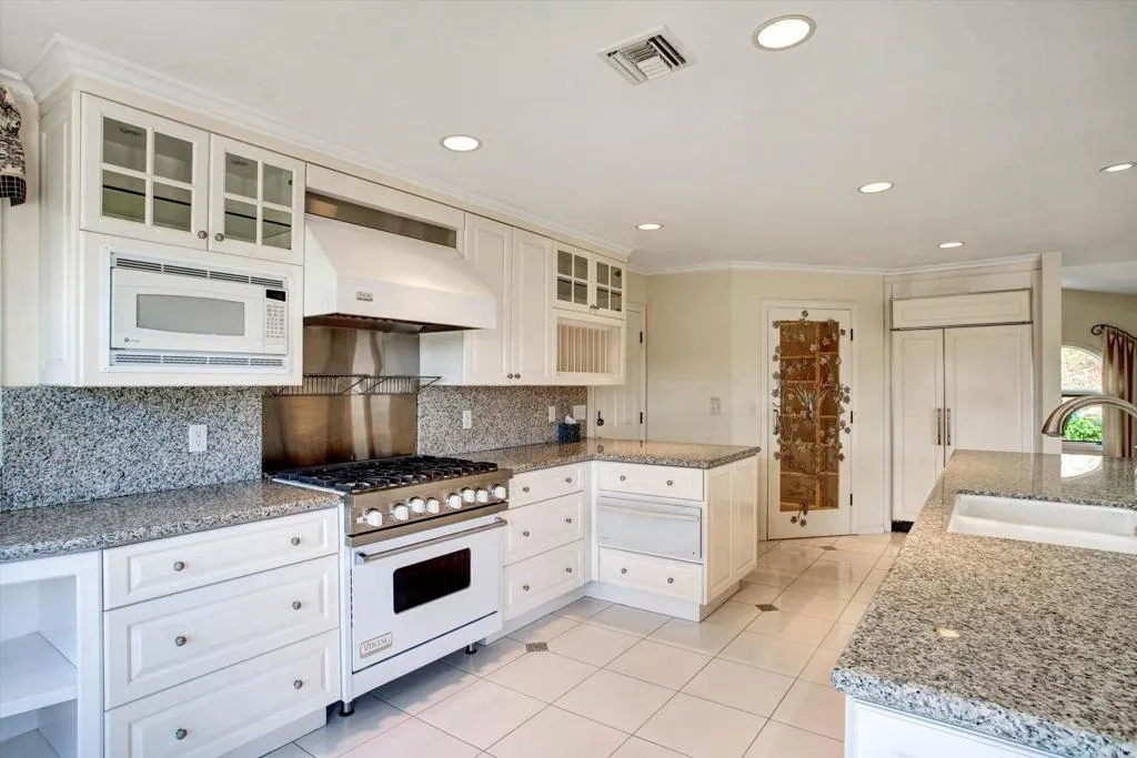 https://cdn.realtyfeed.com/cdn/127/306747335/c4b0f52af9045d3c1ae67f5bf8ac72f7.webp