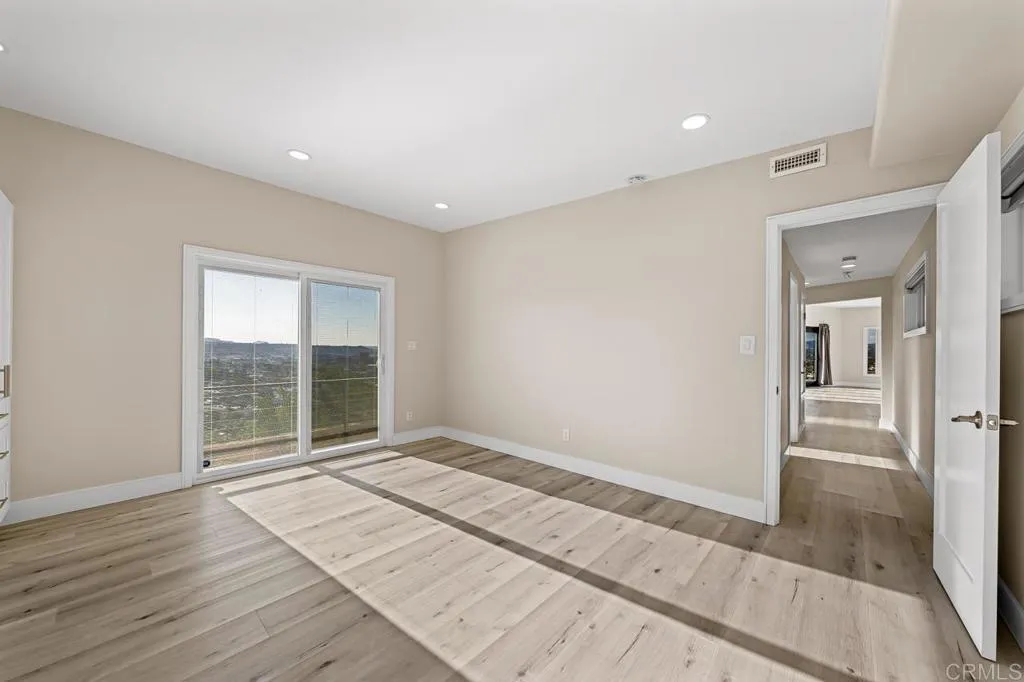 https://cdn.realtyfeed.com/cdn/127/306747377/28167ade24914692bcc6a314abf3d62b.webp