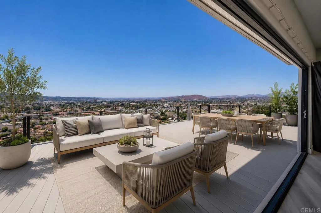 https://cdn.realtyfeed.com/cdn/127/306747377/cbf07b84ca7644f8530b3ad1d9f0b855.webp