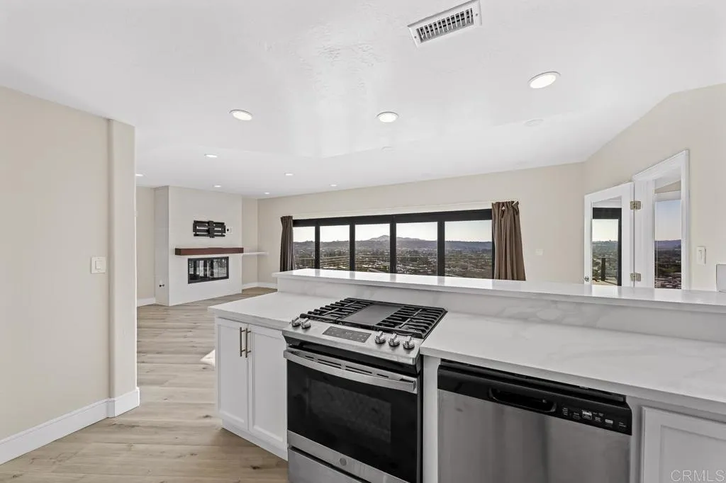https://cdn.realtyfeed.com/cdn/127/306747377/f6ea444525d40a2ad44821d4f38364e8.webp