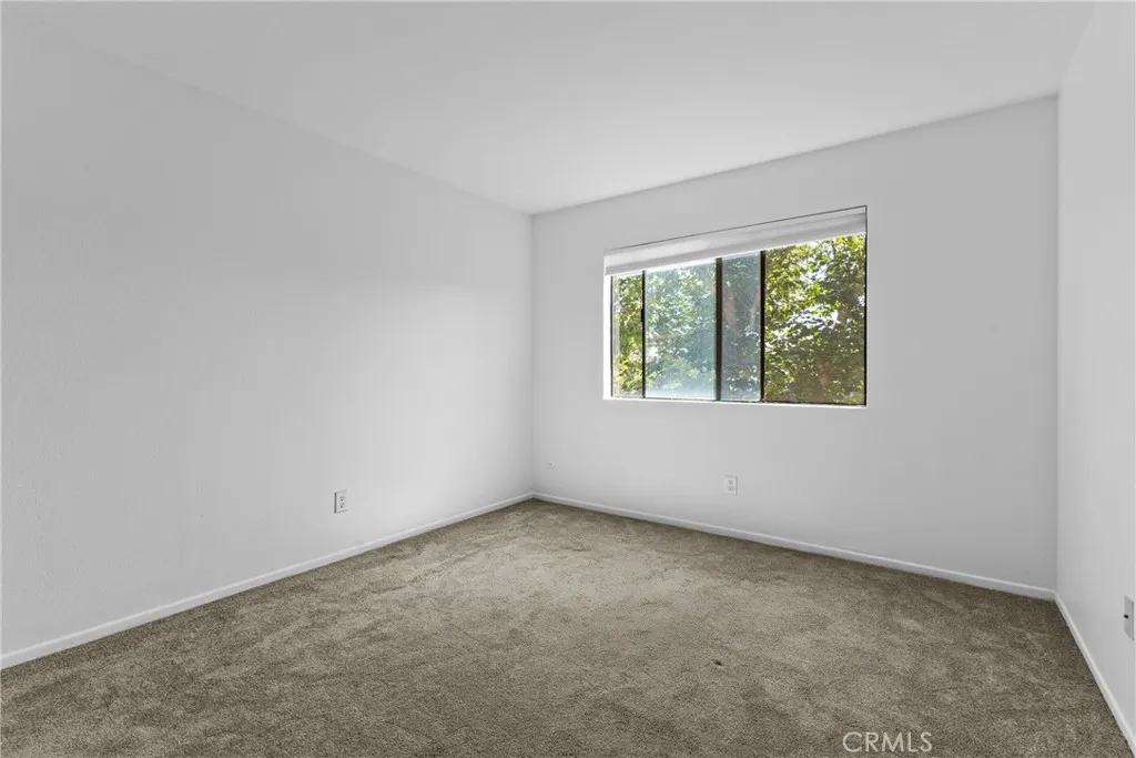 https://cdn.realtyfeed.com/cdn/127/306747381/b966ee1eaa06a04212e66244b9147a7b.webp
