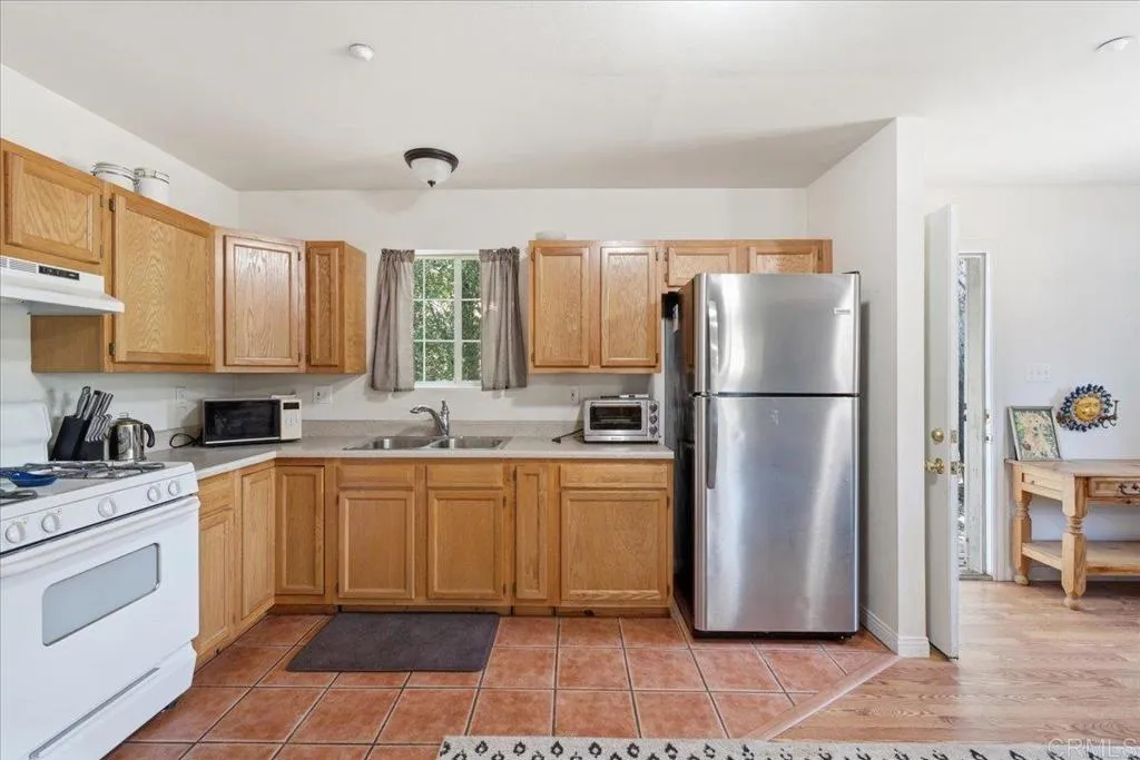 https://cdn.realtyfeed.com/cdn/127/306747388/1d01219219056f2aa5a9aa178987fee5.webp