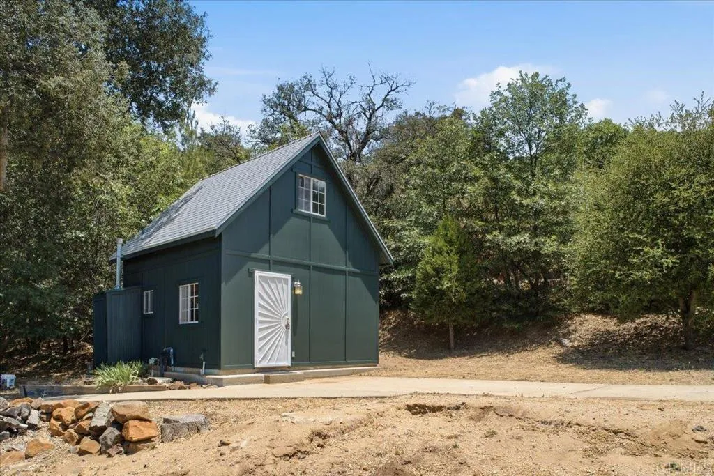 https://cdn.realtyfeed.com/cdn/127/306747388/2d9bd5ae952de0cb3be6f4e80b51e2bd.webp