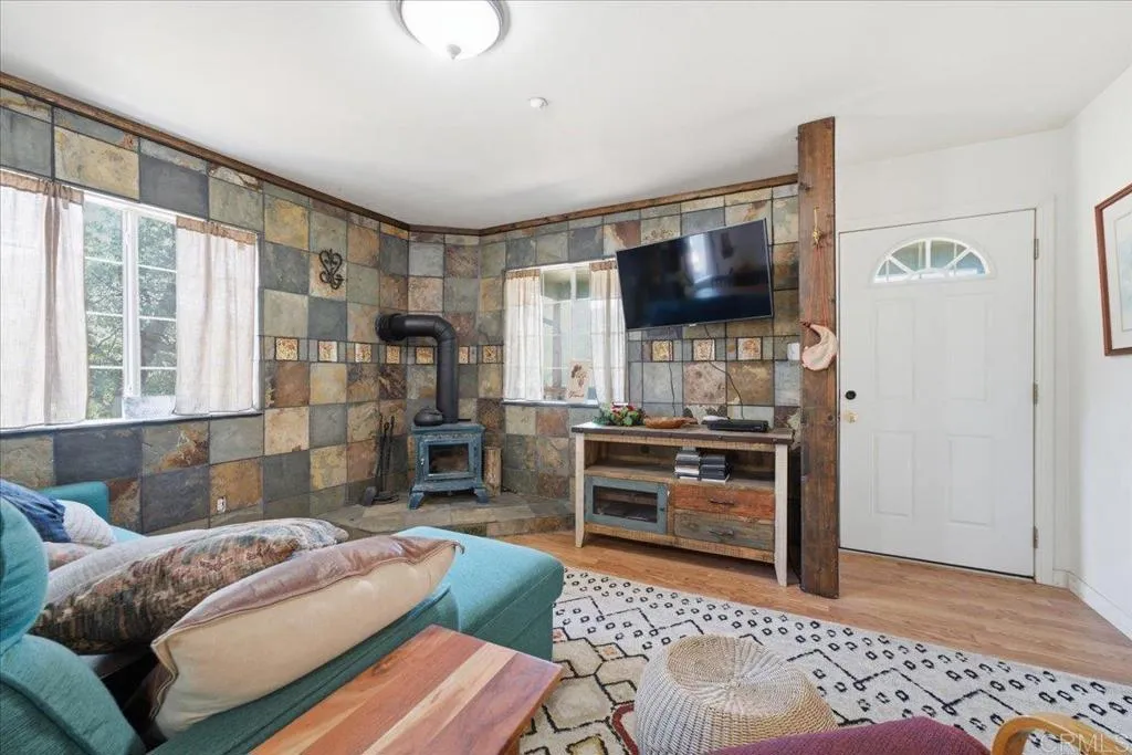 https://cdn.realtyfeed.com/cdn/127/306747388/76d6a9aad6411997751b5778fa8a4de3.webp